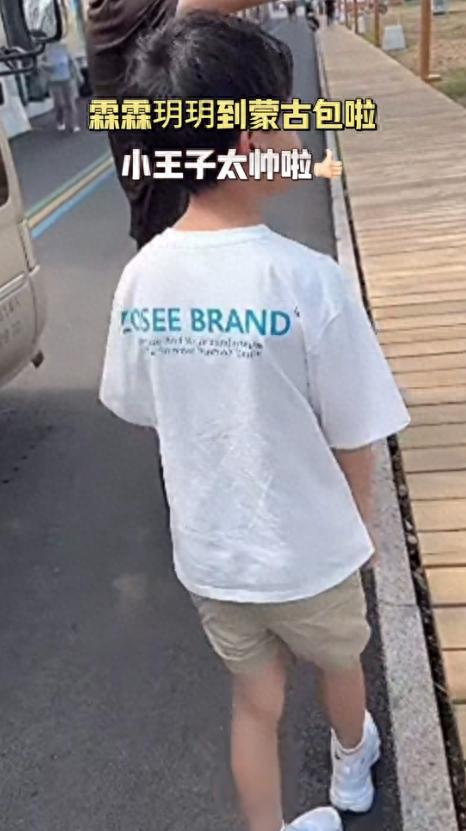 贵丰配资 汪小菲大S儿女再现身，龅牙凸嘴形象不佳，孩子太潦草遭质疑